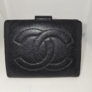Authentic vintage CHANEL compact wallet caviar leather
